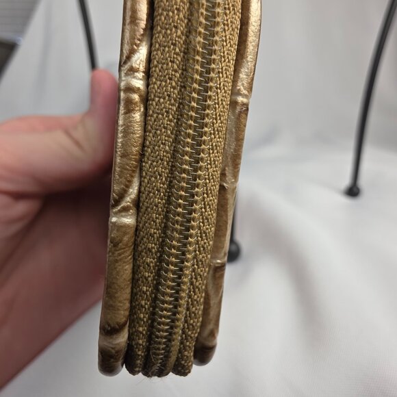 Croc embossed leather zipper coin purse with heart detail - Picture 10 of 11